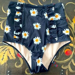 Daisy Kortni Jeane Ruffle Bottom